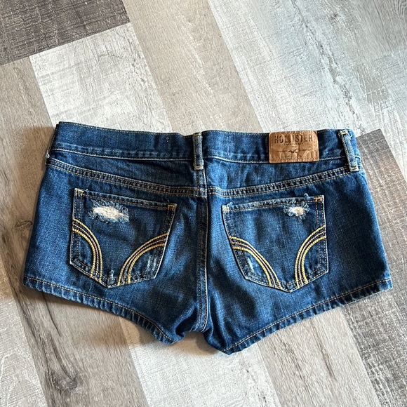 Hollister Denim Distressed Dark Wash Jean Shorty Booty Shorts Size 1 w25 - Picture 5 of 9